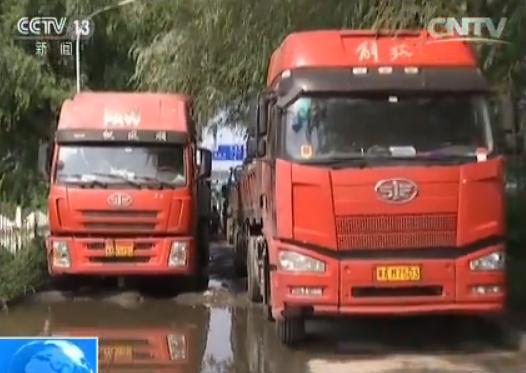 ��������������������һ���ֲ��г������г��Ĵ��ſ�һֱ����·���Զ��Ǵ������䳵������ʦ�����߼��ߣ����һ��ʱ�䣬�������ֲĵĳ��ر�࣬����·Ҳһֱ����������ӵ��״̬��